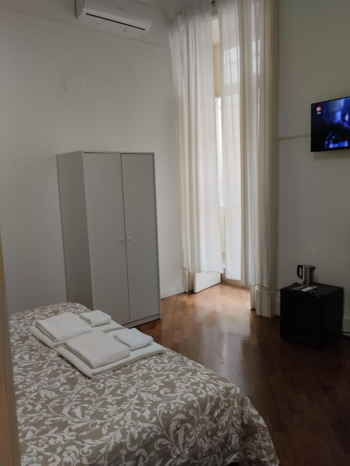 Residence E Appartamenti Cavallerizza Naples Exterior photo