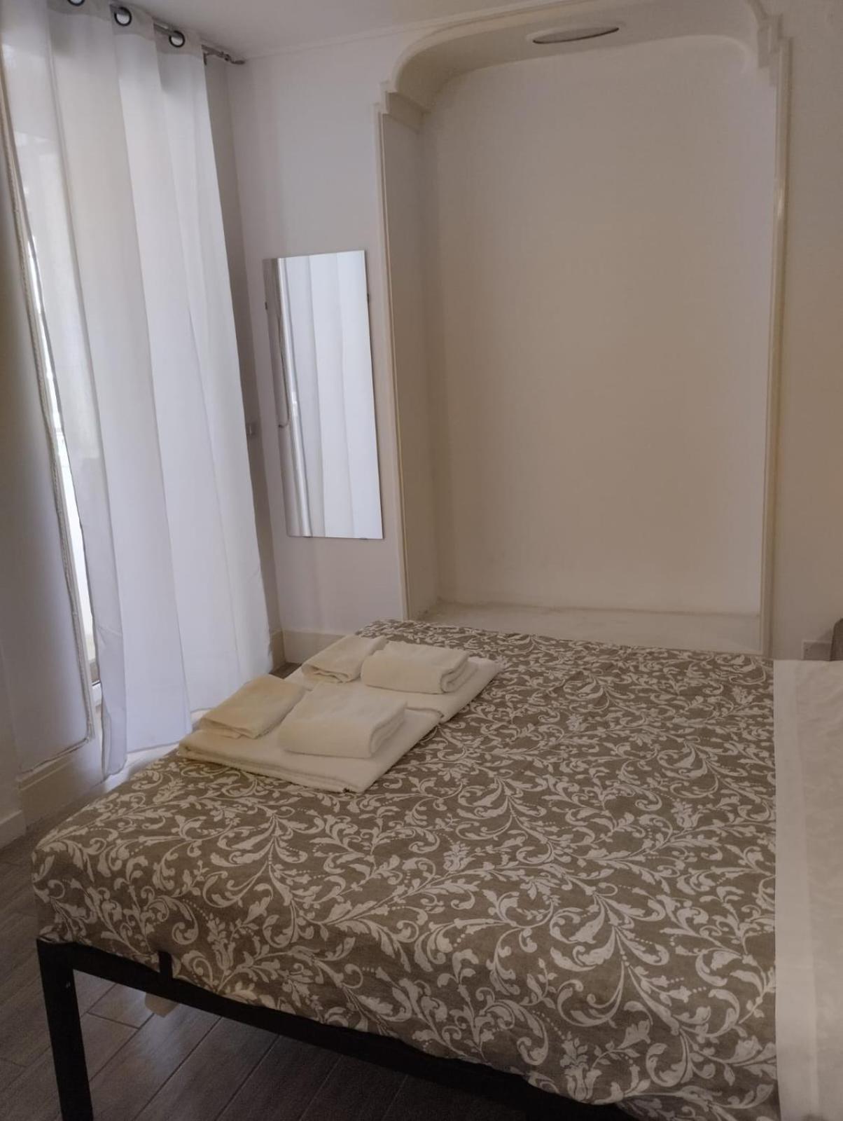 Residence E Appartamenti Cavallerizza Naples Exterior photo