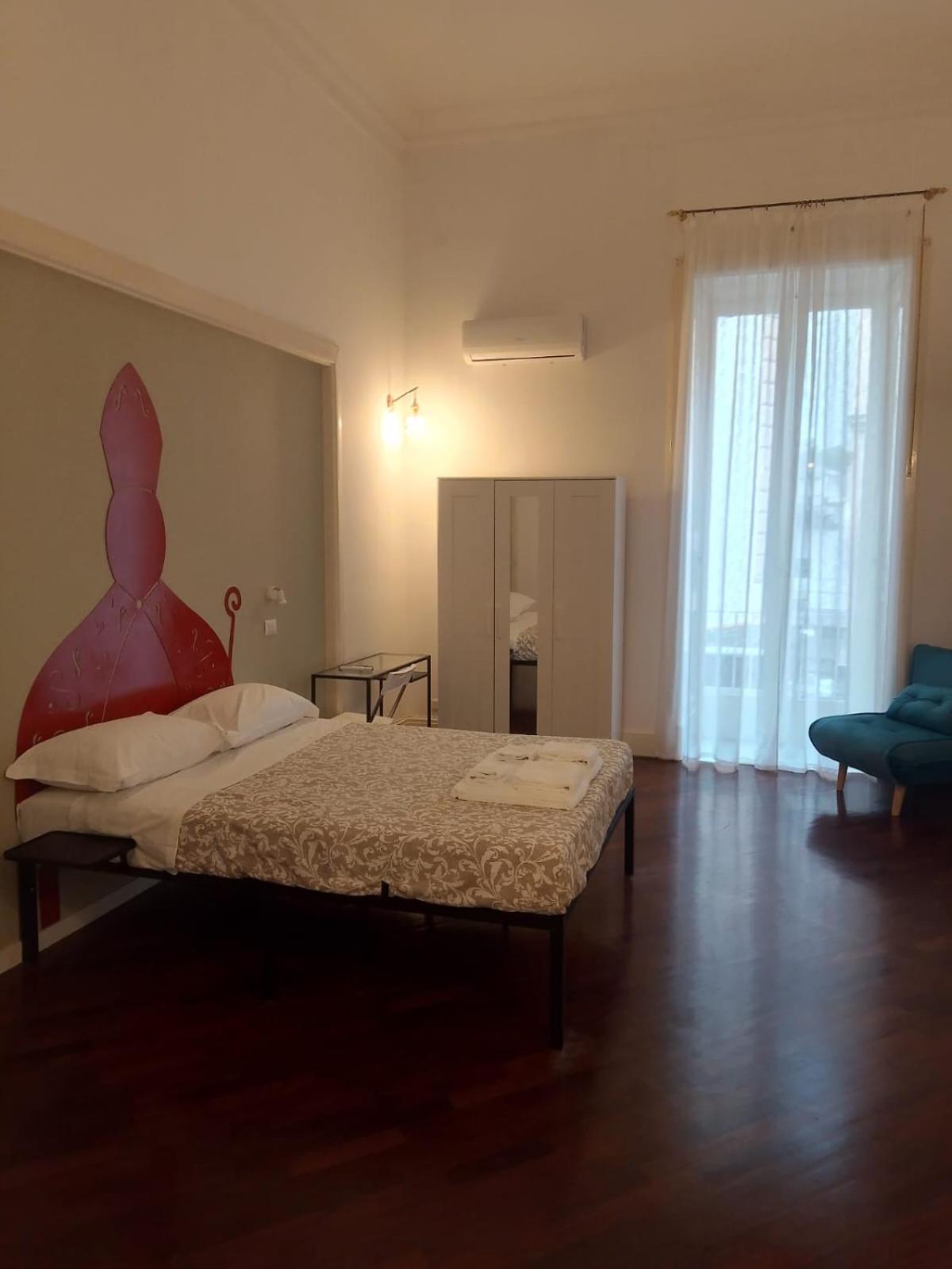 Residence E Appartamenti Cavallerizza Naples Exterior photo
